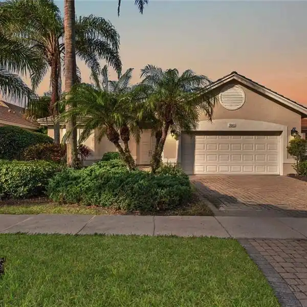 THE BEST OF FLORIDA LIVING IN KENSINGTON COUNTRY CLUB