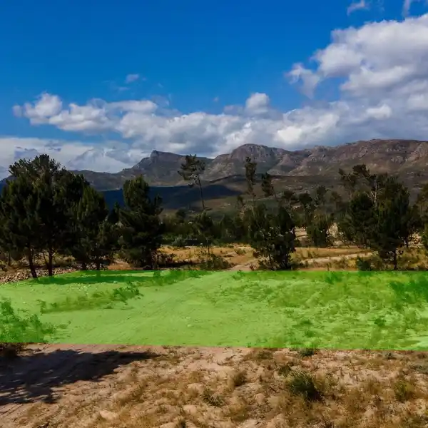 LARGE PROPERTY ON THE ACRES AT PEARL VALLEY