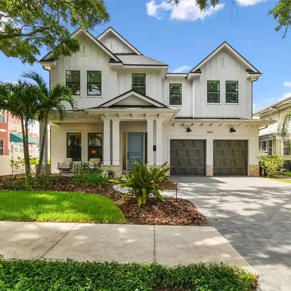 EXQUISITE TARALON HOME WITH SALTWATER POOL