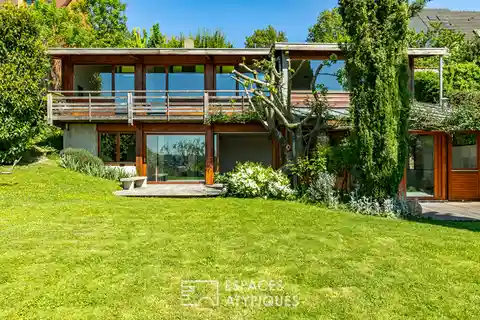 Architect-designed House in a Sought-after District