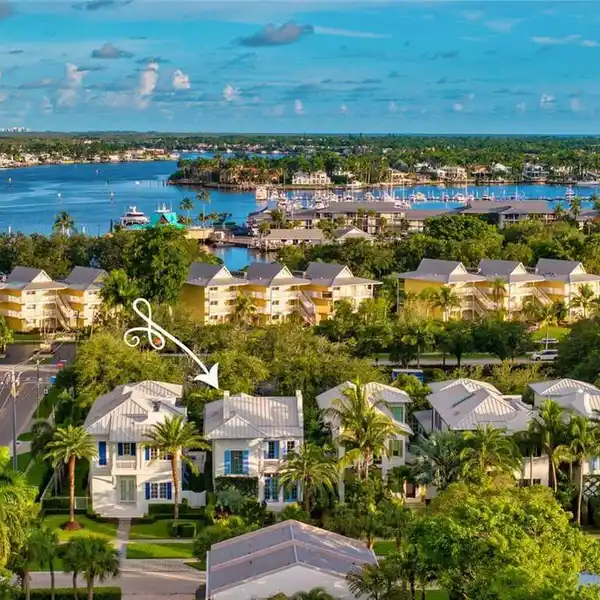 BEAUTIFUL HOME IN THE HEART OF OLDE NAPLES