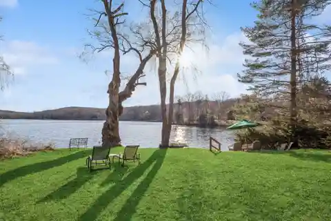 Lakefront Retreat Home
