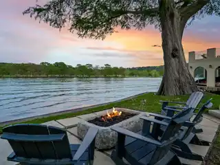 Gracious Estate on Lake Austin