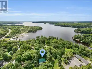 Beautiful Home in Quaint Rosseau