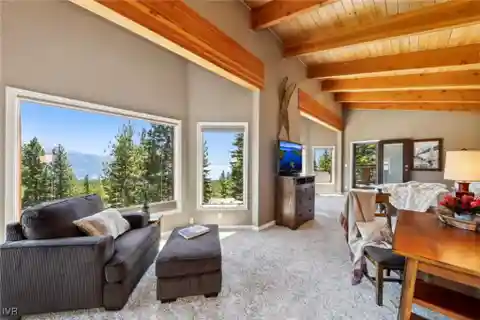Mountain Retreat with Lake Views