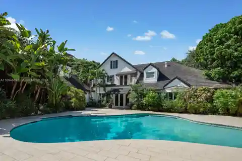 Exceptional Six Bedroom Estate in Prime North Pinecrest