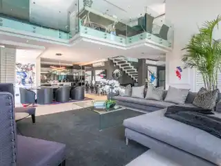 Stylish Penthouse with Panoramic Views