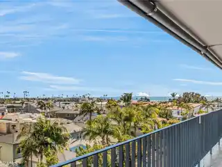 Gorgeous Turnkey Condo