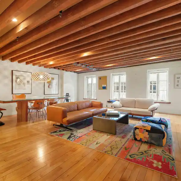 ICONIC FULL-FLOOR LOFT WITH TIMELESS CHARACTER