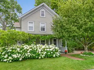 Charming Cottage for Rent in an Awesome Location