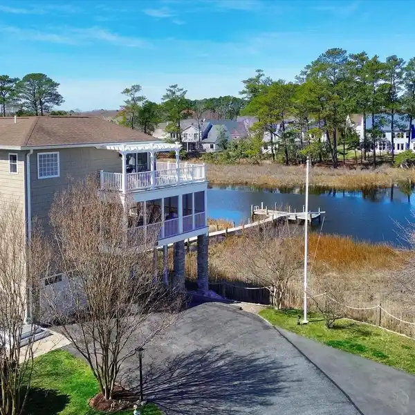 WATERFRONT OASIS WITH PRIVATE DOCK