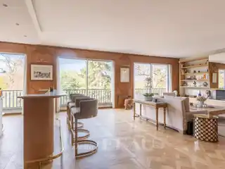 Contemporary Elegance with Panoramic Woodland Views