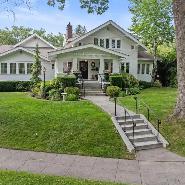 TIMELESS ELEGANCE WITH MODERN OPULENCE