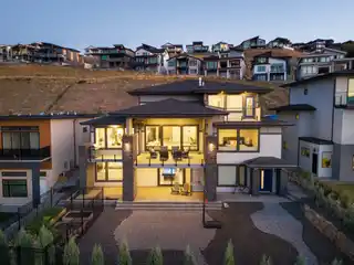 Luxurious Living with Lake Views
