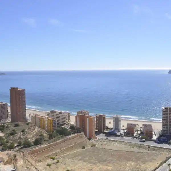 EXCLUSIVE AND LUXURIOUSLY APPOINTED PENTHOUSE