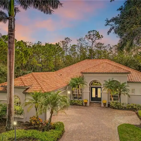 ESTATE HOME IN AMENITY-RICH VASARI COUNTRY CLUB