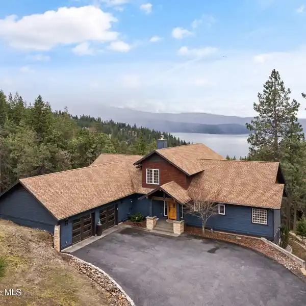 EXCEPTIONAL RESIDENCE IN ARMSTRONG PARK