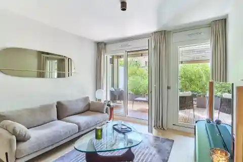 Chic Turnkey Flat in Quiet Cul-De-Sac