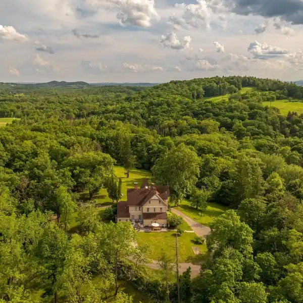 MAGNIFICENT ESTATE IN PICTURESQUE HUDSON