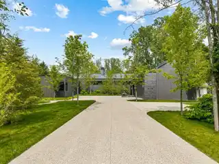 Architect-Designed Lakeside Retreat