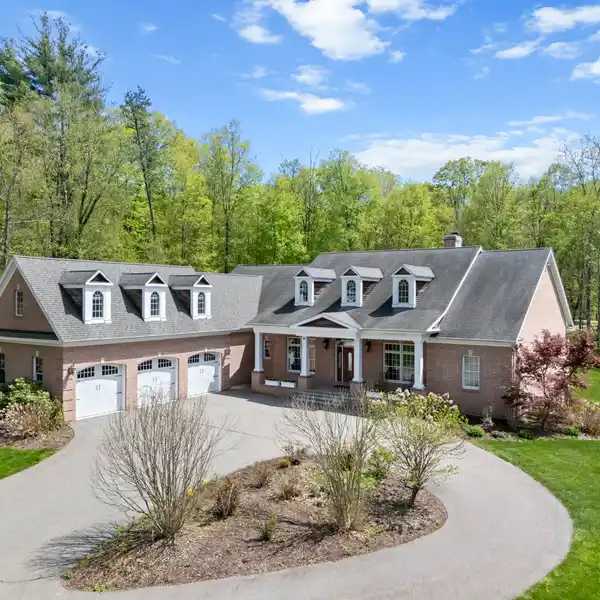 PRIVATE REFUGE ON AVON MOUNTAIN