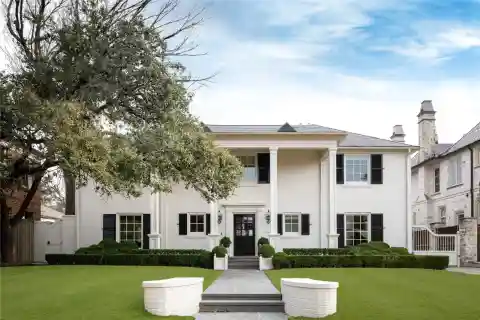 Beautifully Appointed Residence in the Heart of the French Streets