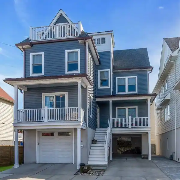 GORGEOUS SEA BRIGHT HOME
