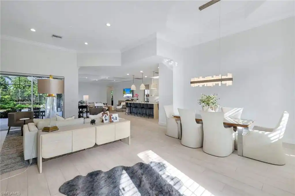 Exquisite Residence on a Private Lot in Delasol