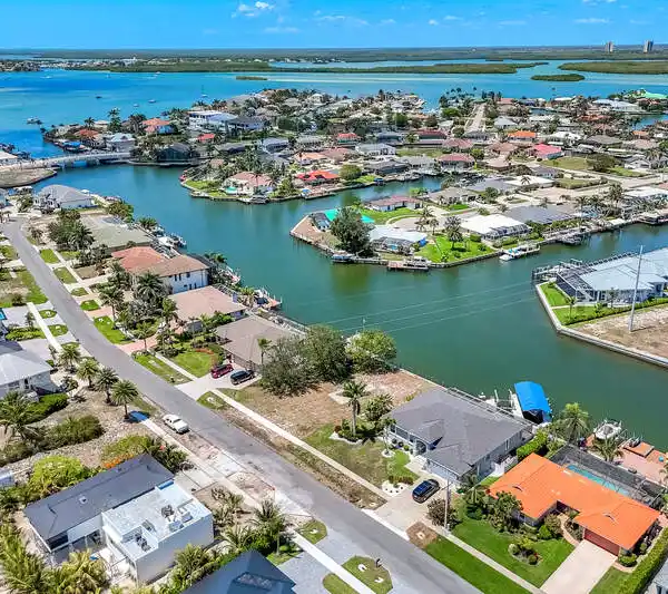 BEAUTIFULLY MAINTAINED COASTAL RETREAT