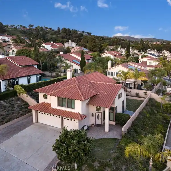 MOVE-IN READY HOME IN A GREAT LOCATION