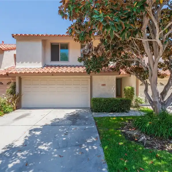 UPDATED TOWNHOUSE IN LA CUESTA RACQUET CLUB