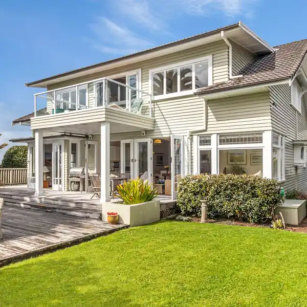 EARLY 1920S RESIDENCE WITH BREATH-TAKING PANORAMIC VIEWS