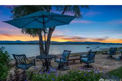 Peaceful Retreat on Boyd Lake