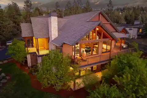 Most Excellent Living in Beautiful Westside Bend