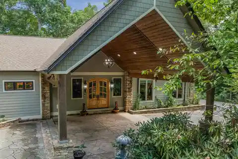 Artisan Retreat with Forest Views