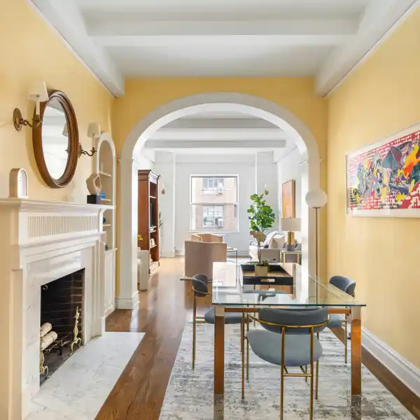 UNIQUE PRE-WAR COOP IN CARNEGIE HILL