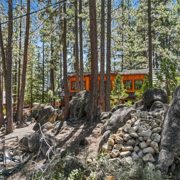 FULLY RENOVATED 1929 HISTORIC TAHOE CABIN