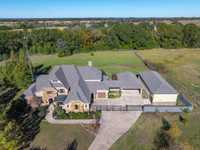 BREATHTAKING EAST TEXAS ESTATE ON 30 ACRES