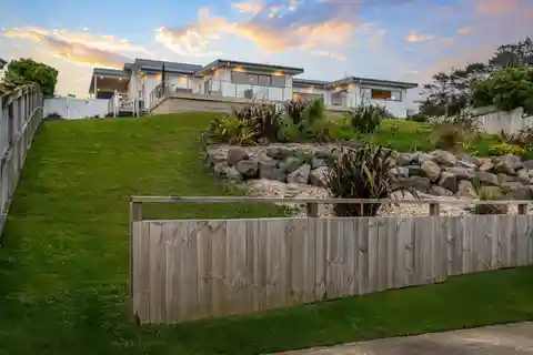 Elegant Waimauku Retreat with Panoramic Views