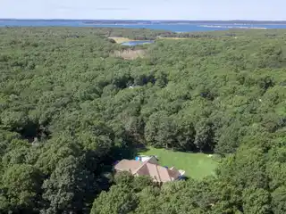 Beautiful Traditional Home in Lovely Woodland Setting