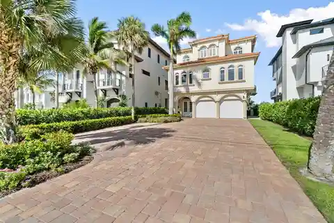 Spacious Direct Beachfront Pool Home in Bonita Springs