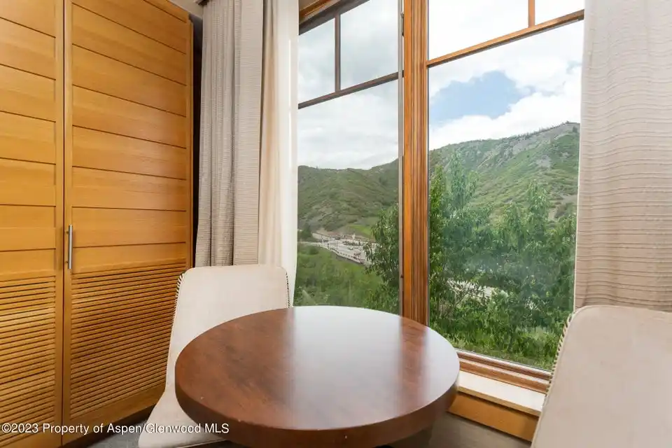 Gorgeous and Modern New Condo