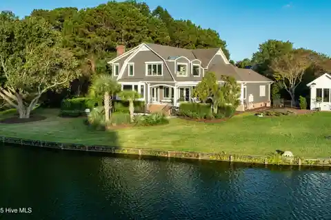 Landfall Lakeside Villa Luxury Lakefront Living