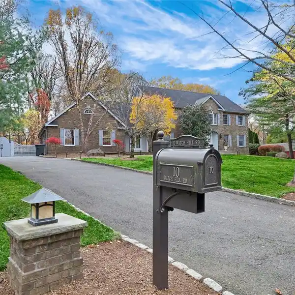 REFLECTS THOUGHTFUL DESIGN AND IMPECCABLE CARE AT EVERY TURN