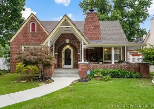 MIDTOWN CHARMER STEPS AWAY FROM UTICA SQUARE