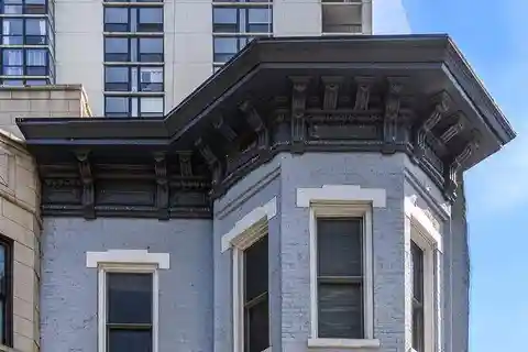 Spectacular Gold Coast Rowhome