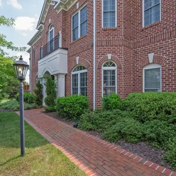 EXQUISITE HAMSTEAD END UNIT