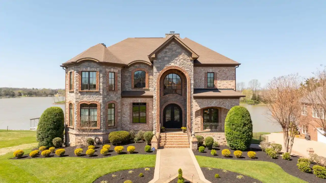 Exquisite Lakefront Estate