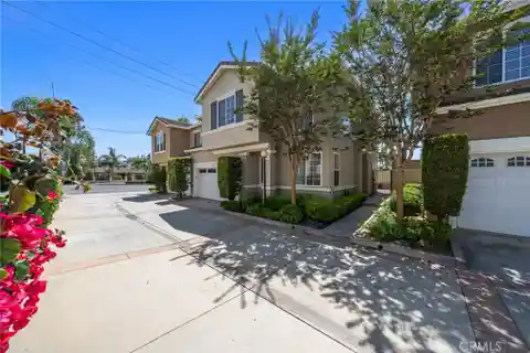 Fully Remodeled Beach-close Home