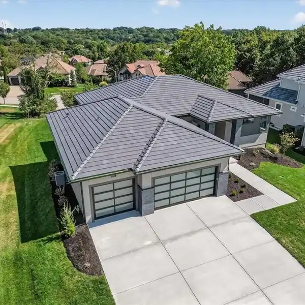 A UNIQUE TWIST ON THE REVERSE FLOOR PLAN